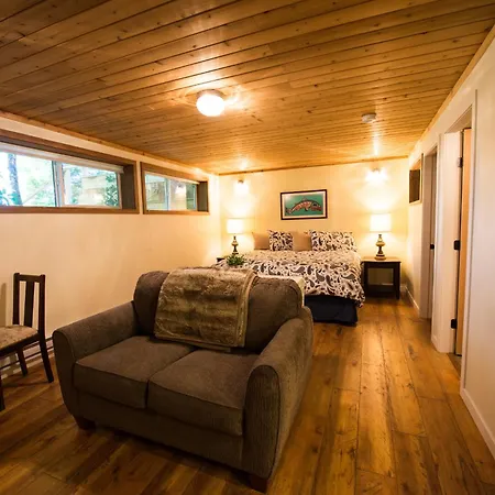 Skeena River House Bed & Breakfast-3